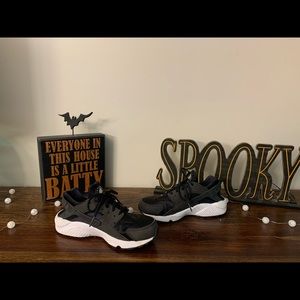 Women’s Nike Air Huarache Shoes